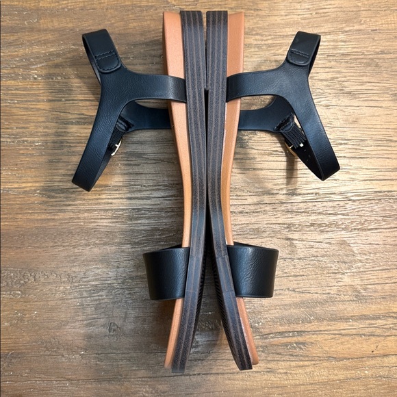 SOLANZ Riddle Sandals - Picture 5 of 11